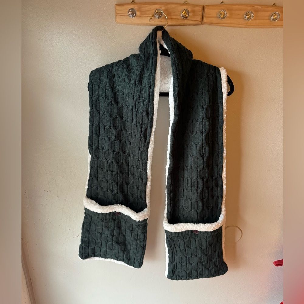 Cozy Dark Gray Knit Scarf with White Sherpa